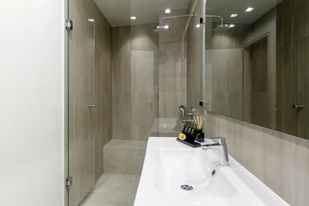 85 sqm in the Heart of Athens w Rooftop Deck