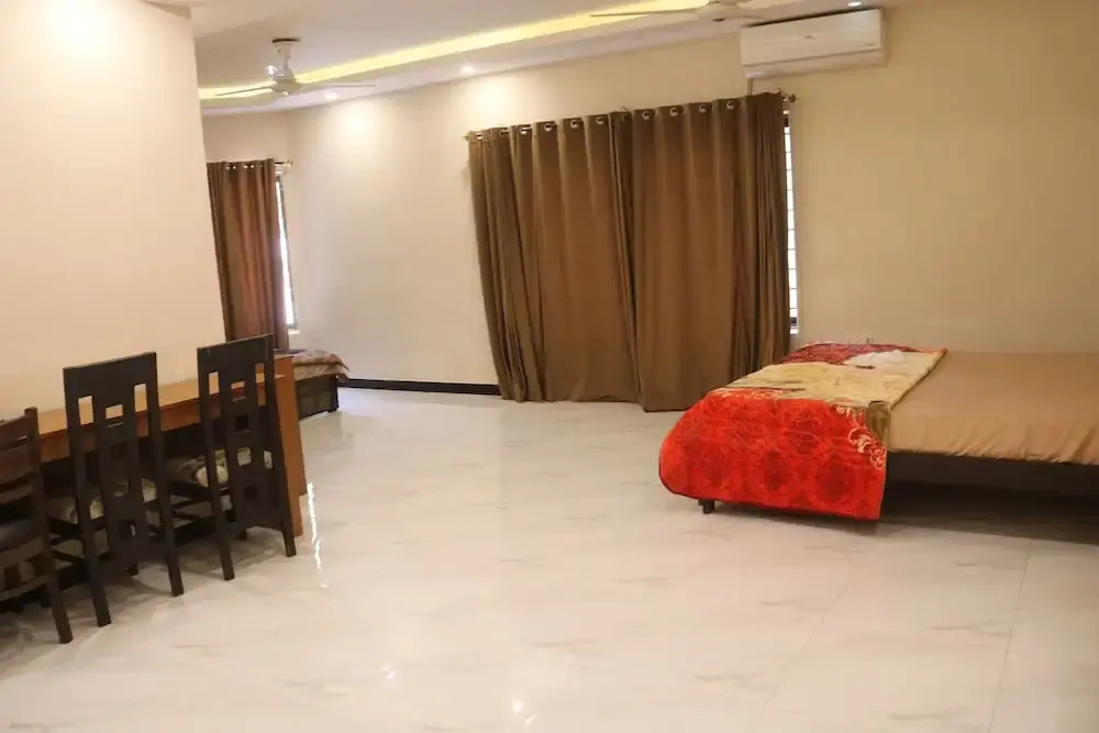 City Home Guest House F-8