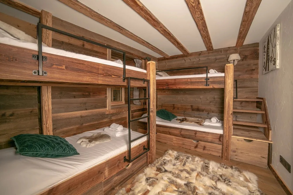 Kashmyre Chalet Luxe Chauffeur Sauna