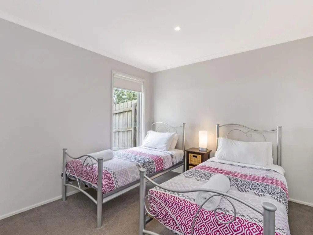 Shemara - Idyllic East Beach property with multiple living areas