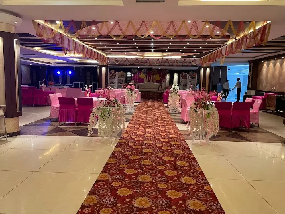 Hotel Paris Chandigarh Zirakpur