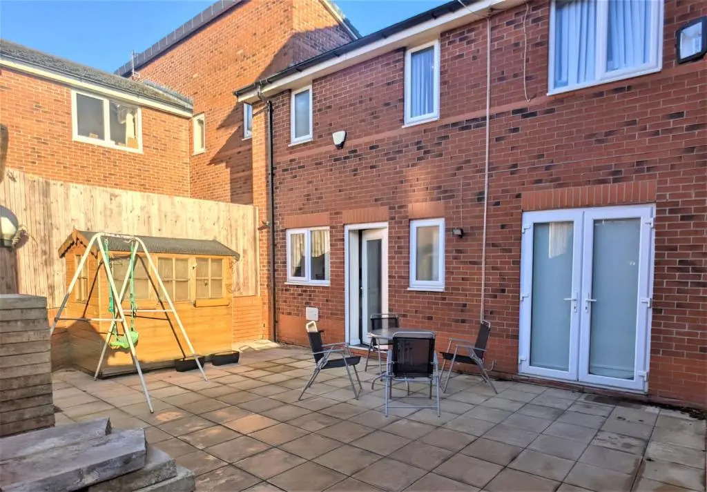 4 Bedrooms 3 Baths Large House Near City Centre, Free Parking