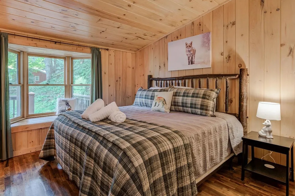 Treehouse Falls - 2 Br Home