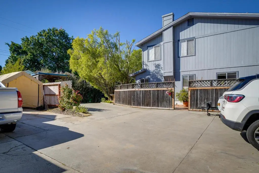 Santa Barbara Cozy Studio with Private Patio