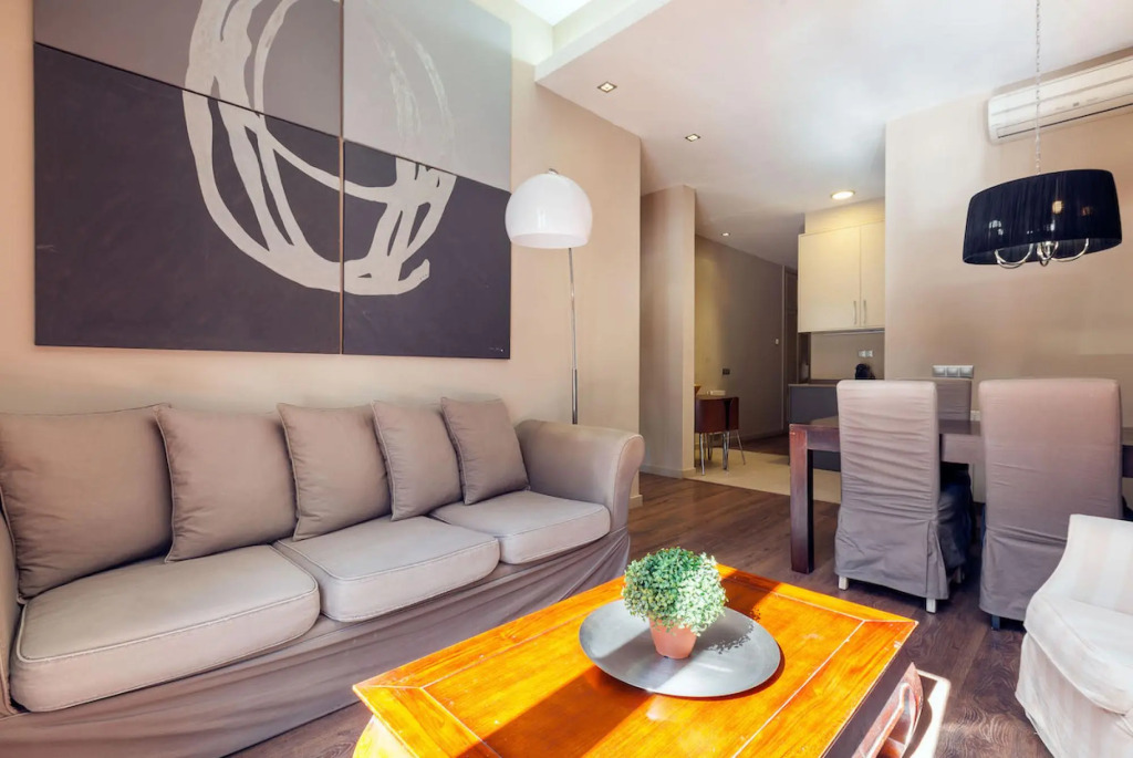 BATLLO 2 · Bright and luxury apartment next to P. de Gracia!