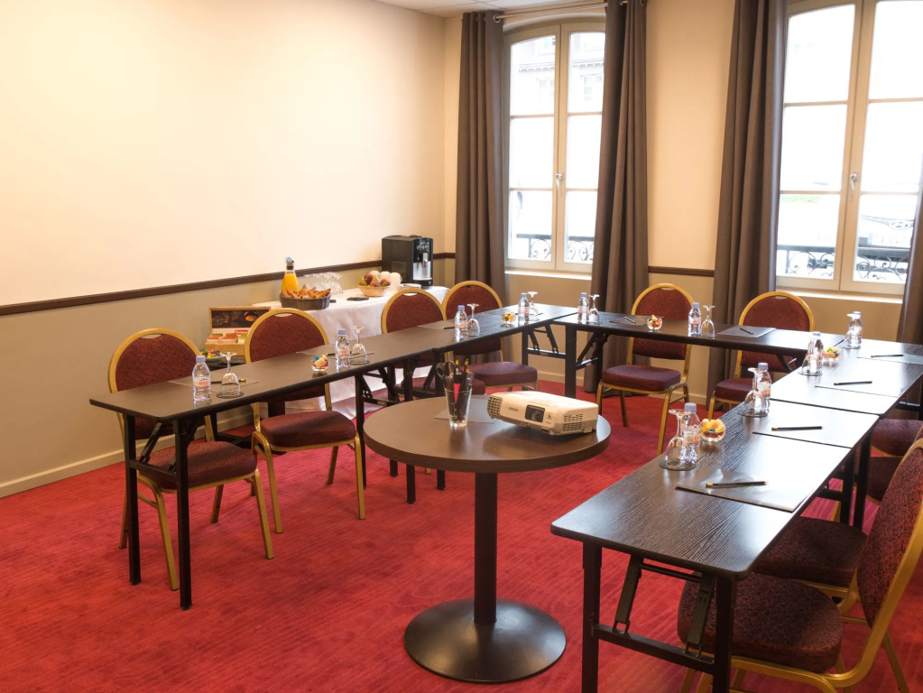 Mercure Maintenon