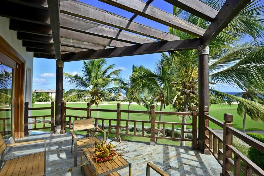Ocean and Golf View 5-bedroom Villa With Unique Tropical Style