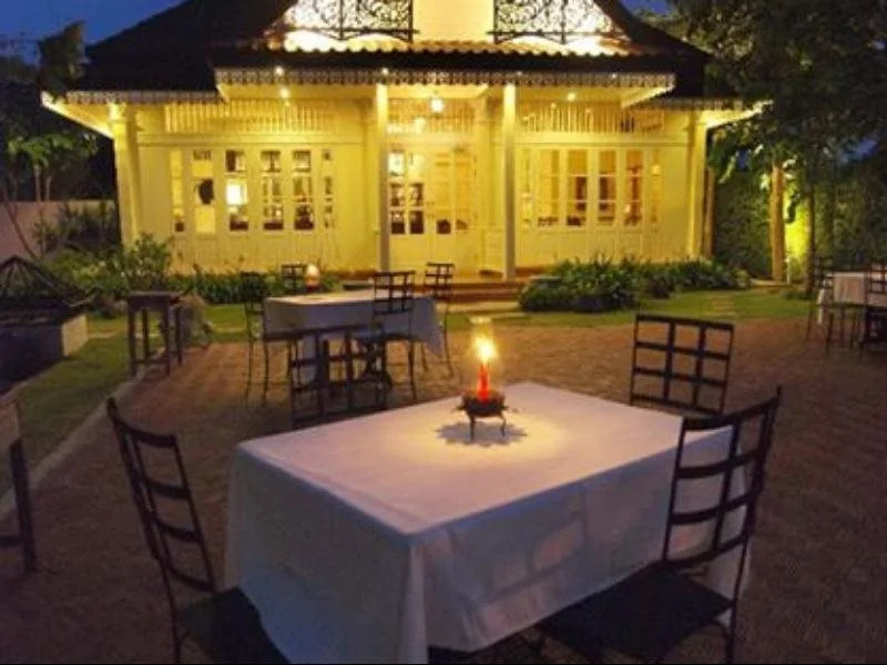 Aunruen Residence And Restaurant