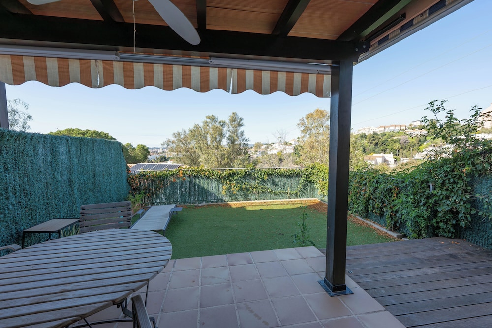 Spacious 4BR Townhouse - Rooftop Terrace