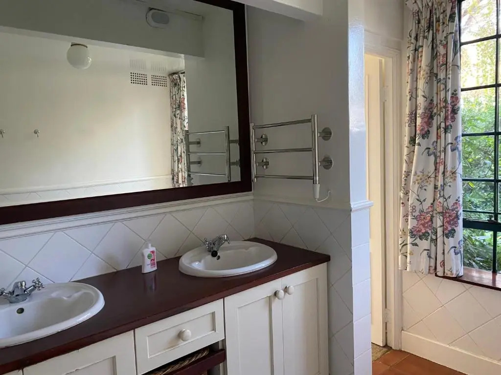 4 Living Guesthouse