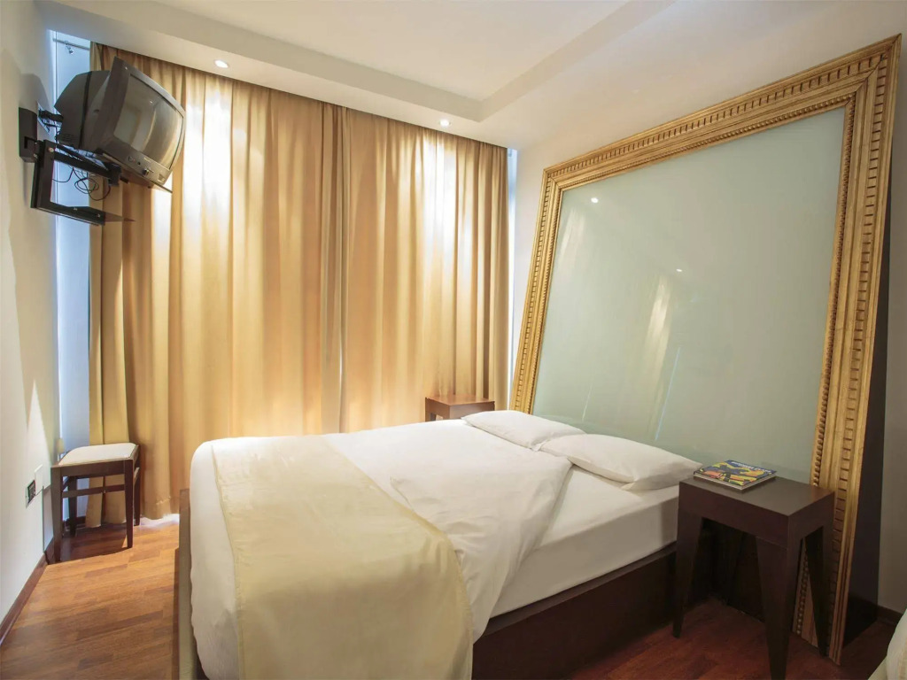 Aston Hotel