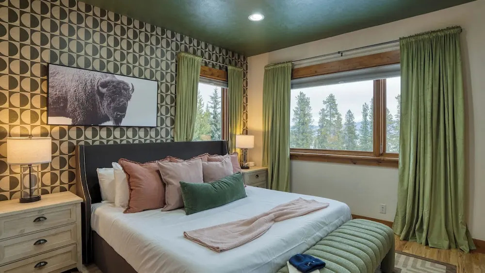 Skate Bowl, Climbing Wall, Arcade Breckenridge Adventure Chalet by Avantstay
