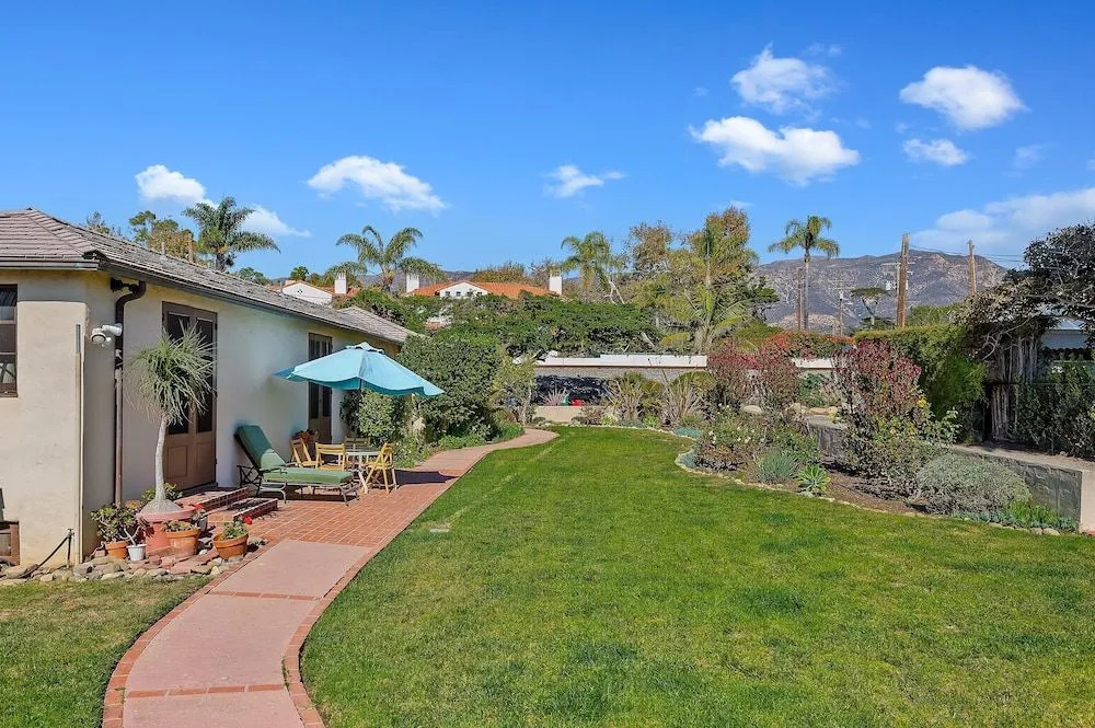 Garden Cottage - Miramar Beach With Shared Deck