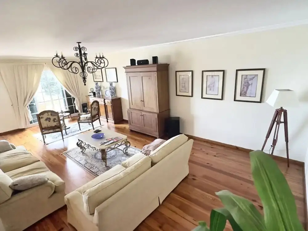 Quinta Martin Modern Retreat