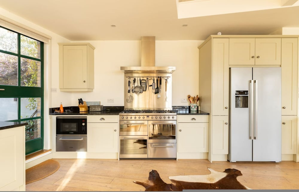 A Gentle Riverside Charm 2 Bedroom Mews House