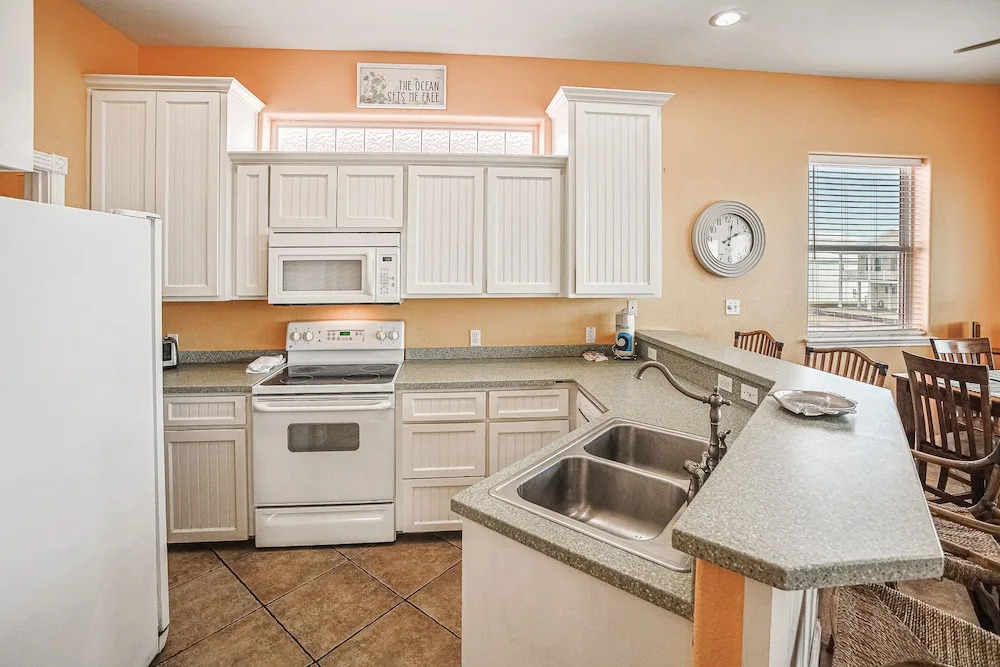 Villa Laguna - Pet Friendly Beach Gear Credit Included