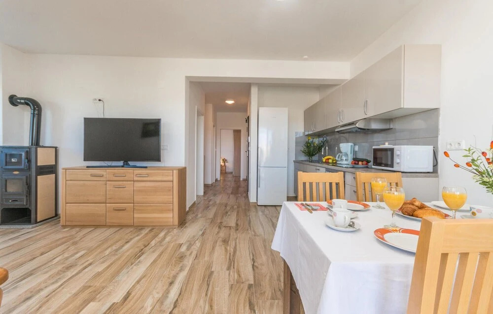 Awesome Apartment in Turanj With Wifi and 2 Bedrooms