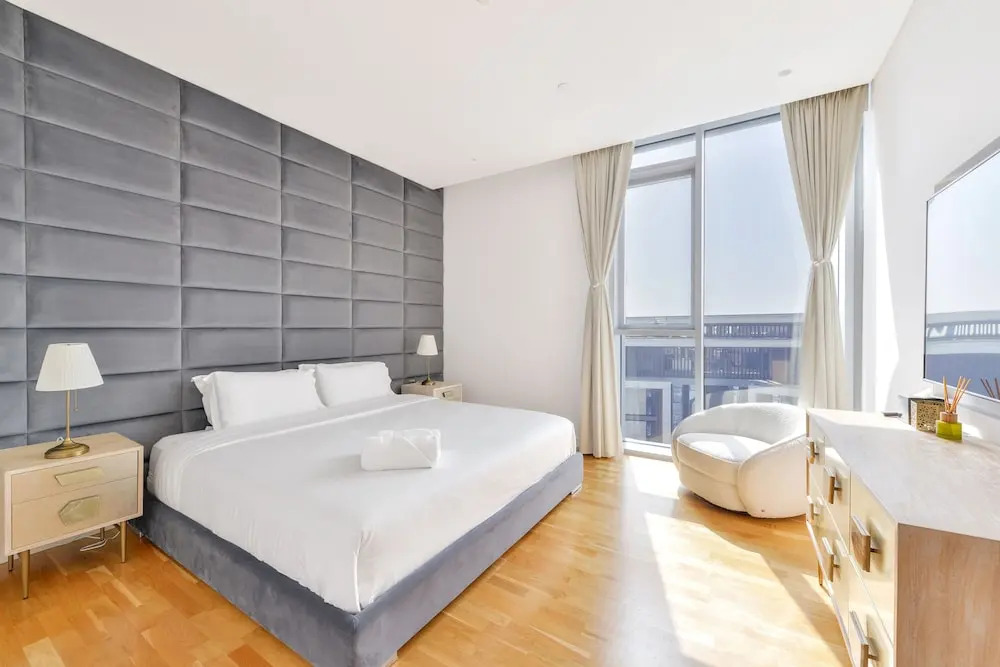 Premium 2 plus1BR condo Bluewater Island