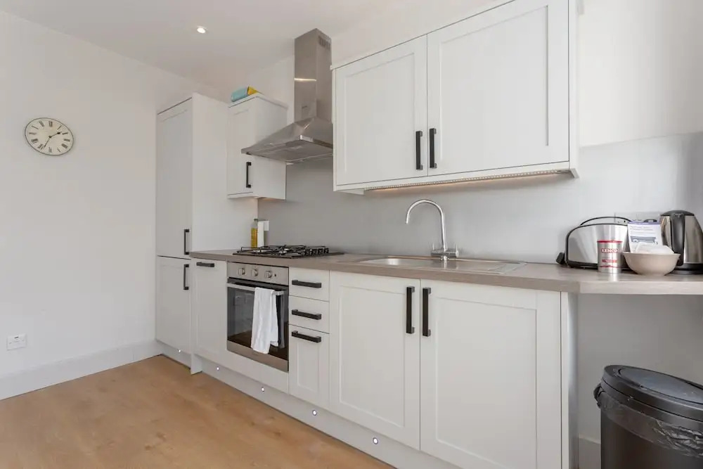 Spacious 2 Bedroom West Kensington Flat