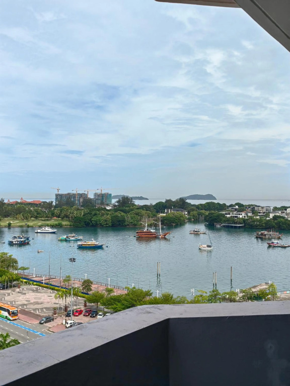 Petronella Luxury Penthouse marina court