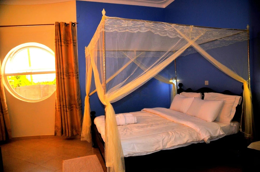 Victoria Lake View Guesthouse & Safaris