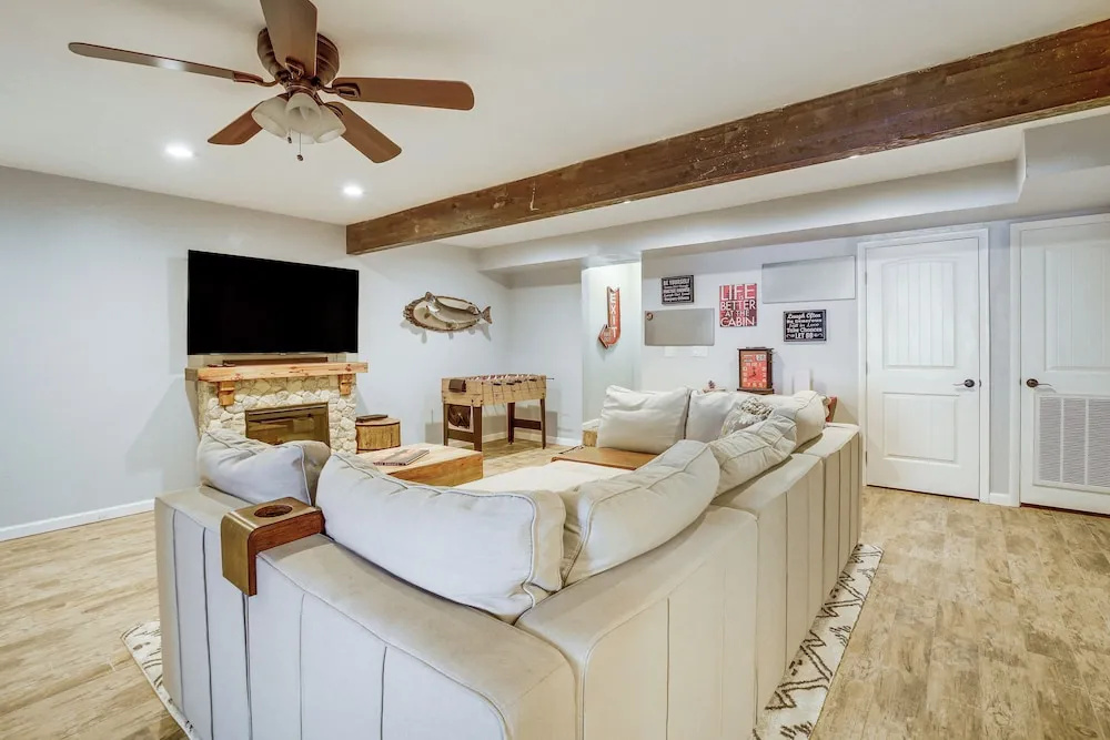 Spacious Yard & Deck! Great Space in Munds Park