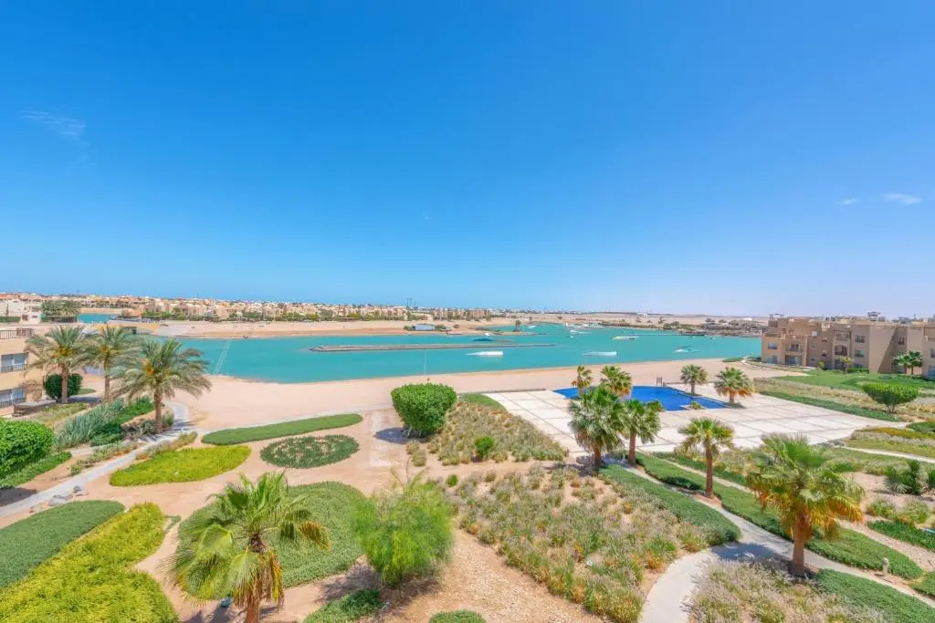 Sunny 2 Bedroom + Private Roof Terrace Lagoon View