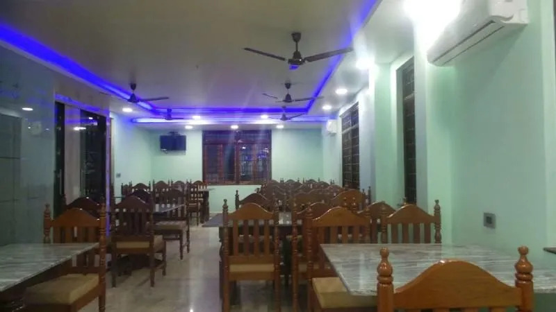 OYO 14779 Meera Motels & Residency