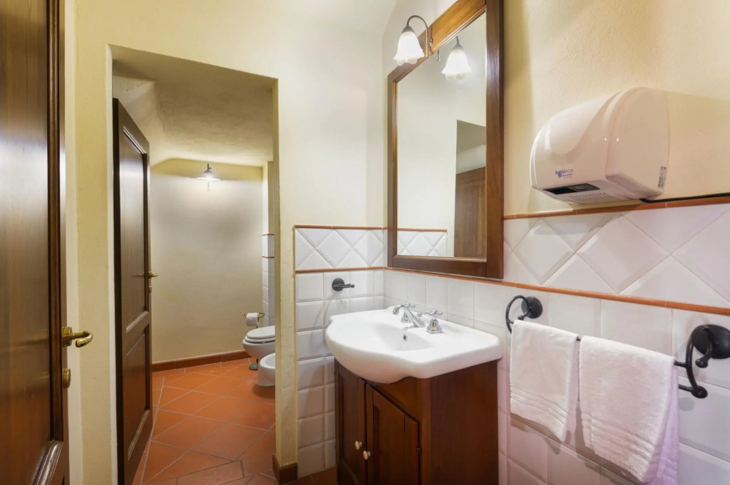 Villa Fratta, sleeps 14 villa with private pool, AC and Wi-Fi close to Cortona-Villa Fratta