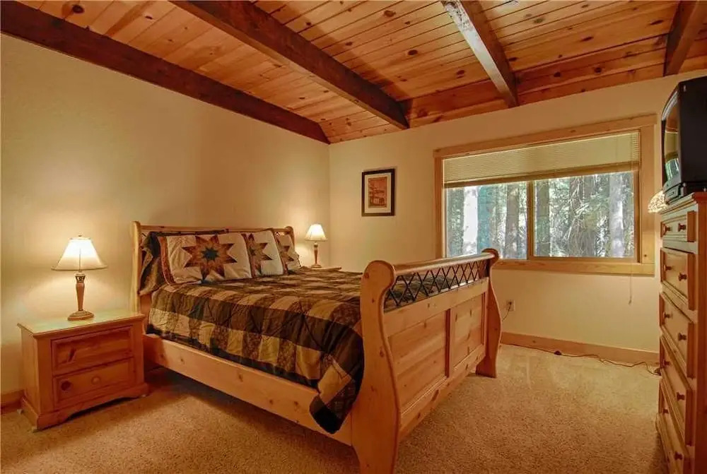 Lazy Bear Lodge W/huge Deck and Hot Tub! #247