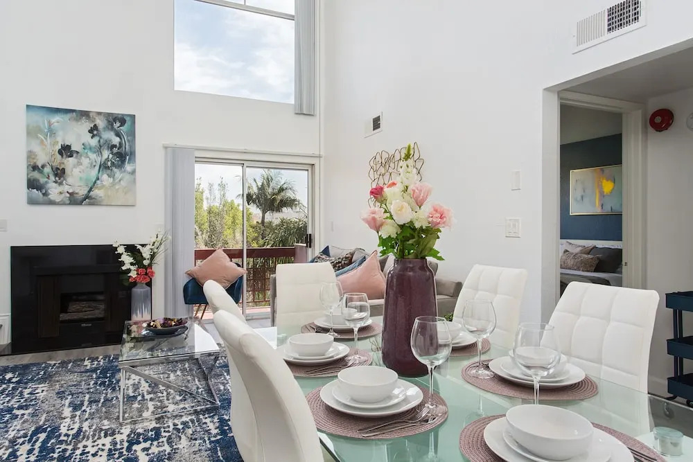 Extravagant Hollywood Cosmo Suites