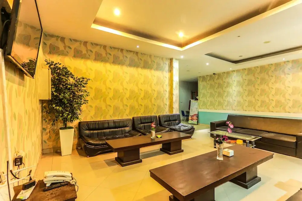 OYO 2073 Grand Inn Hotel Lombok