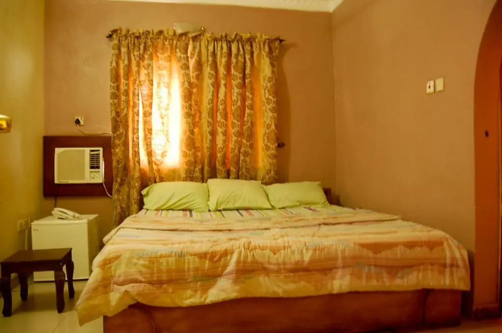 Eagleston Plaza Hotel