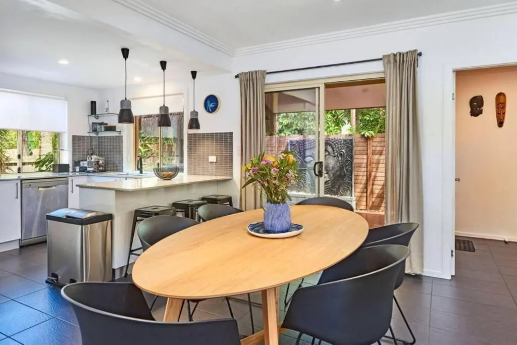Whale House 8 - 6 Electra Close
