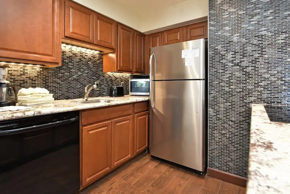 Royal Kahana #209 1 Bedroom Condo by RedAwning