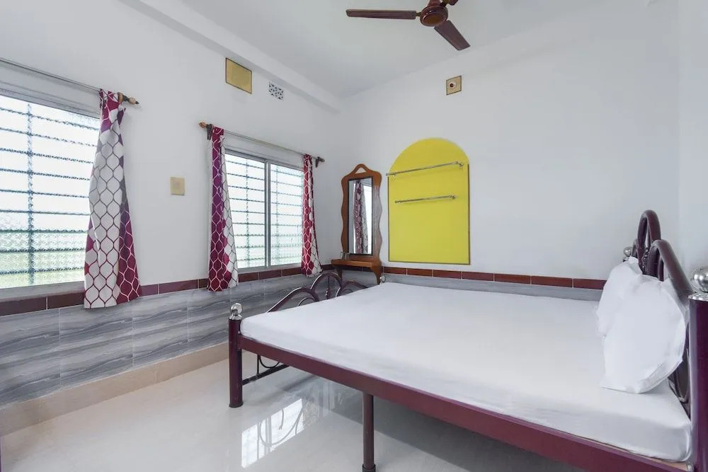 Spot on 46657 Sharav Chandra'S Hotel