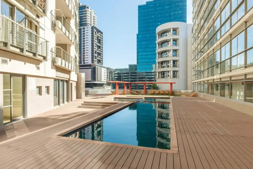 Studio with Fast WIFI in the Central Business District w Parking