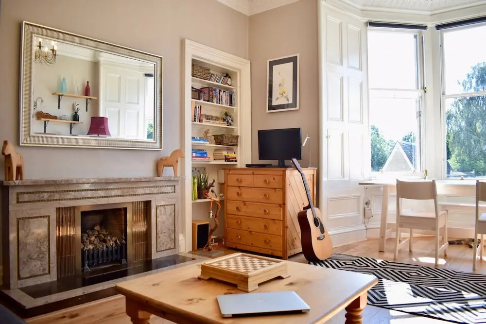 2 Bedroom Traditional Edinburgh Flat