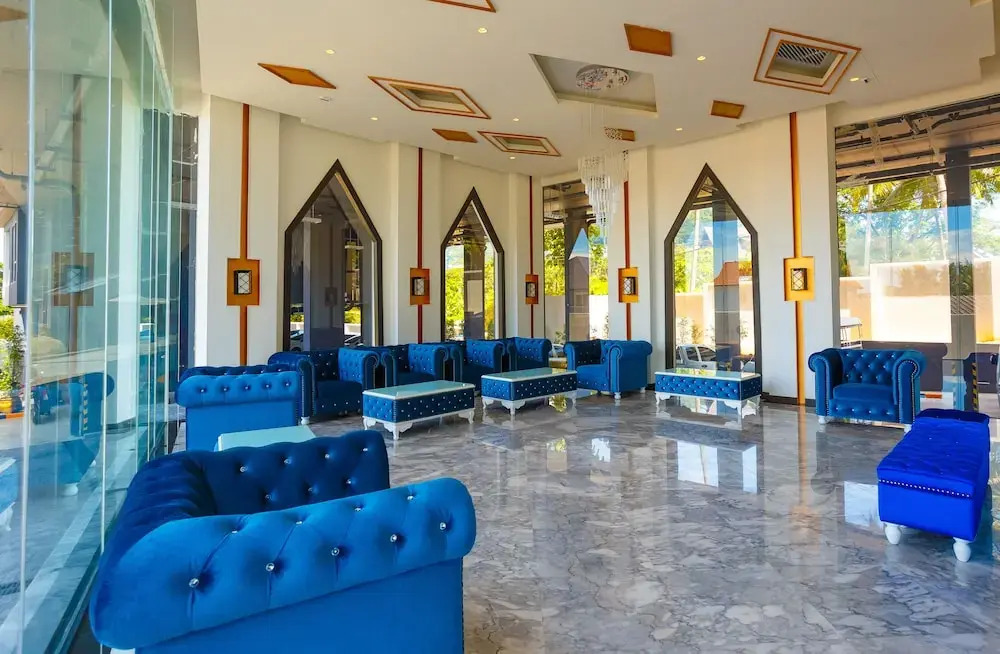 The Aristo Beach Front 520 by Holy Cow
