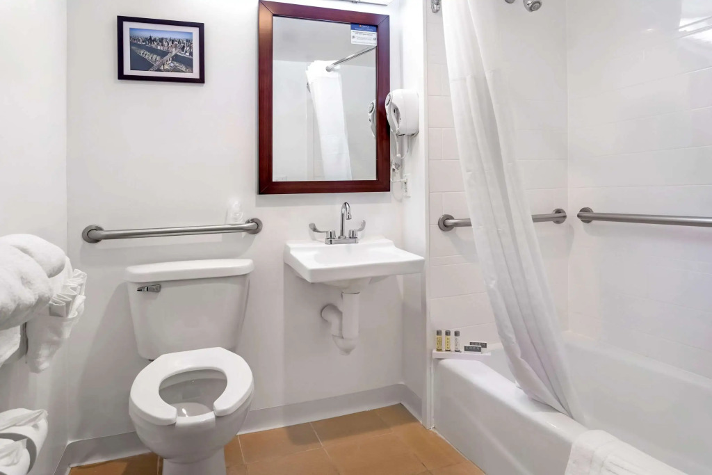 Avion Inn Near LGA Airport, an Ascend Collection Hotel