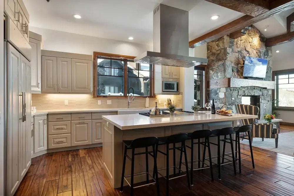 Grand Lodge - Four Bedroom #302 - Ski-in/ski-out 4 Condo