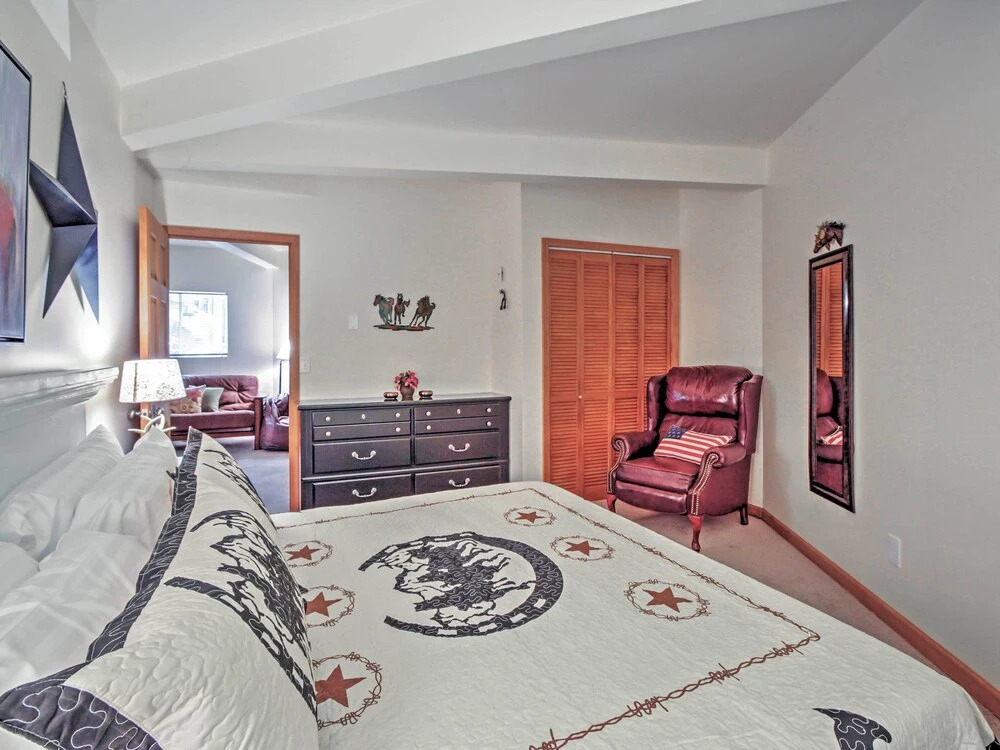 Unique Gatlinburg Cabin: Decks, Hot Tub, Fire Pit