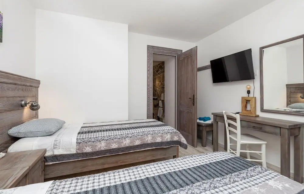 Awesome Home In Kornic