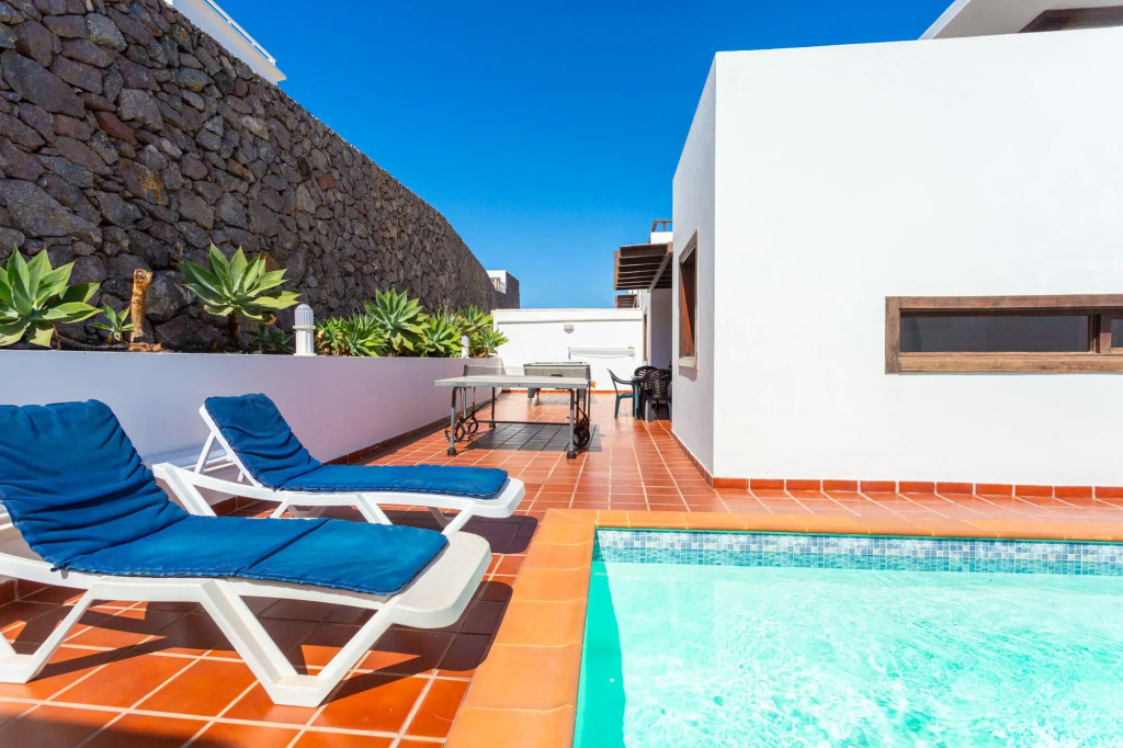 Villa Julianne 2 Heated Private Pool Walk to Beach A C Wifi Car Not Required - 2489
