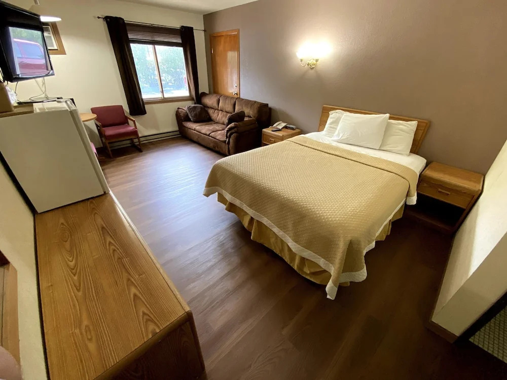 Woodland Inn & Suites