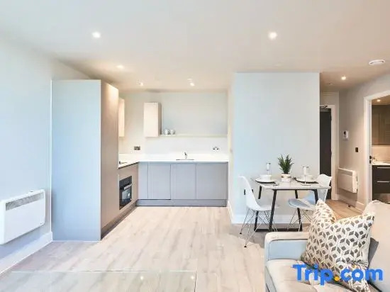 Studios in Central Bracknell, 30mins from London