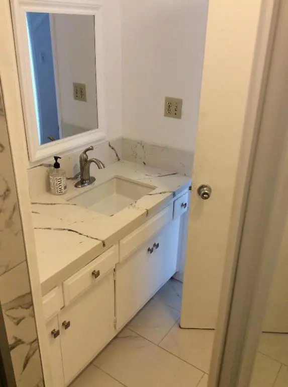 Modern spacious home close to Universal studio & Hollywood for 11