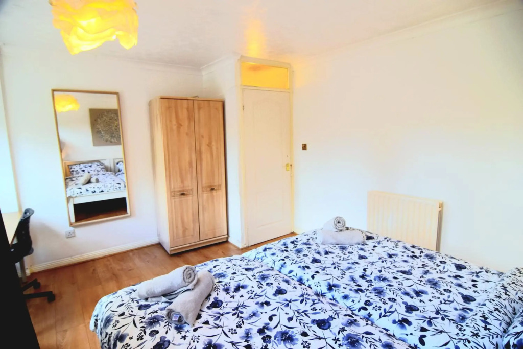The Brum House - Private garden, 3 TVs with NETFLIX, BBQ, up to 8 guests