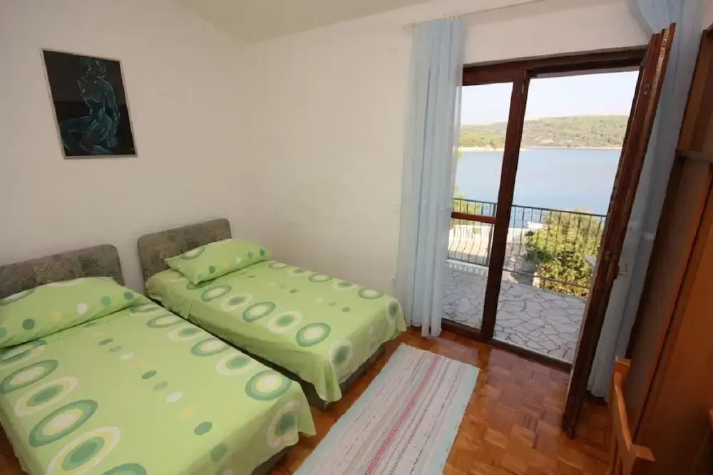 Jagoda - Next to the sea - C3
