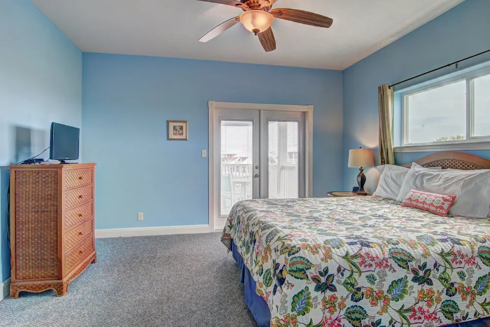 Casa Las Palmas - Pet Friendly! Boardwalk to the Beach!